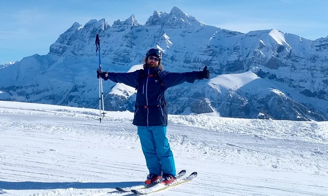 toby standing with his arms up on a piste in avoriaz, photo by mountain utopia luxury catered ski chalet in morzine